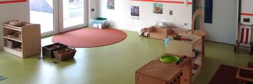 Das Orangene Zimmer mit Spielbereich und Spielküche